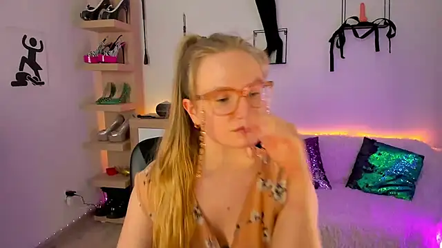 XXX chat uživo modela NancyHottie