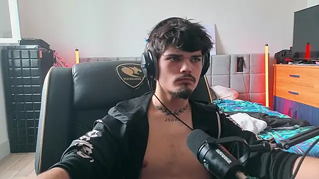 JordanShow live XXX chat
