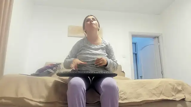 Hottalicia2 Chat XXX in diretta