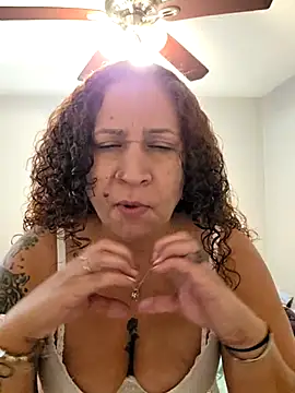 ladycreamypr2's Webcam Show