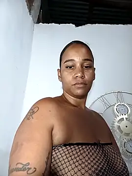 EbonyHorrny élő XXX-chatje