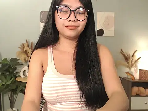 Show modela HotAsianGabby69 na web-kameri