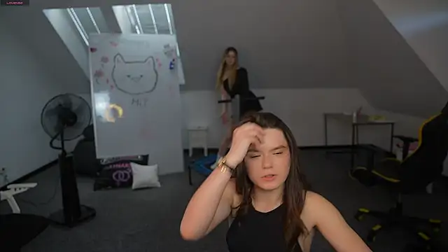 AriaAstra webcam show