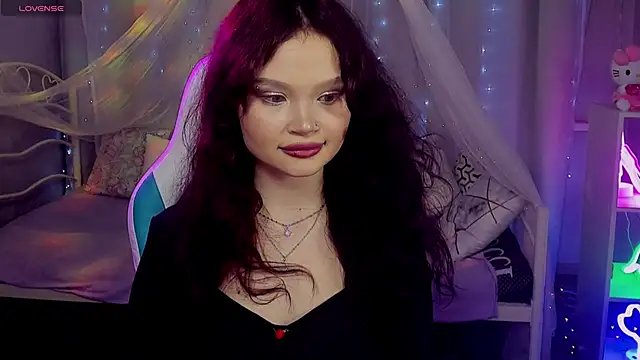 EmilyChaves Adlı Modelin Canlı XXX Sohbeti