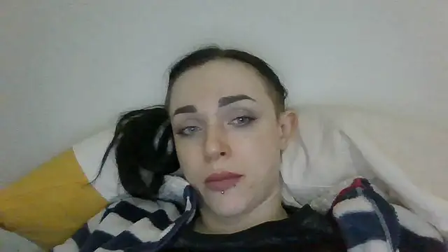 Trinsy_Love Adlı Modelin Canlı XXX Sohbeti