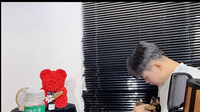GUCCI-BOY1314 Webcam-Show