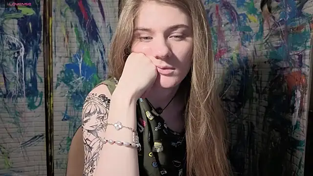 Adell_Love: διαδικτυακό σόου στην κάμερα