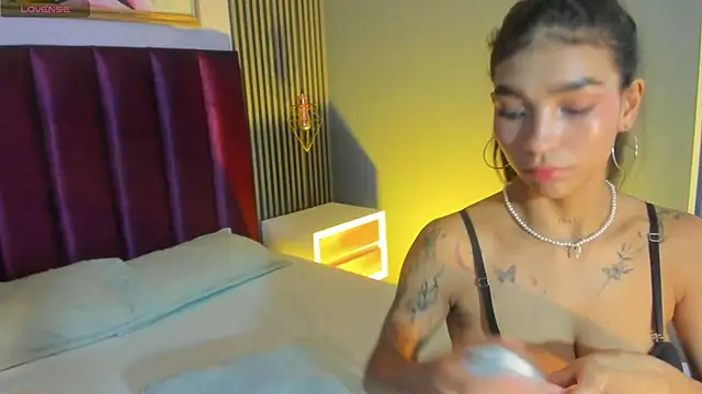 LauraAristizabal Chat XXX live