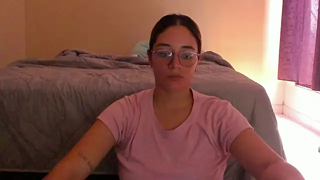 atenas_05_ Adlı Modelin Canlı XXX Sohbeti