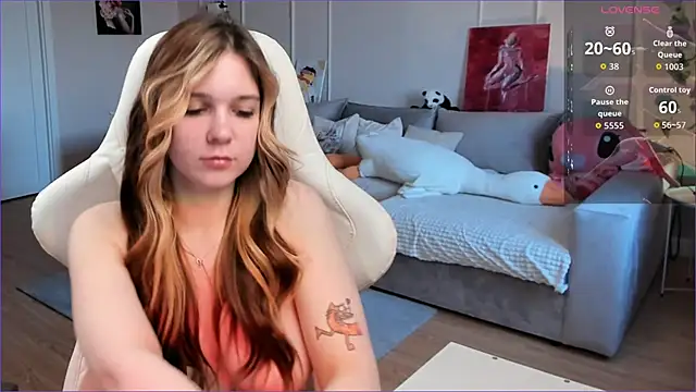 Frau_Linan Webbikameraesitys
