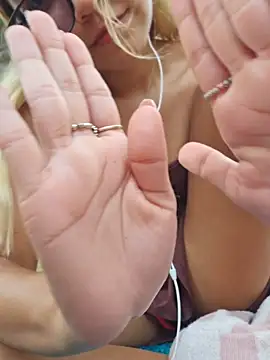 Pretty_roxxyy's Live XXX Chat