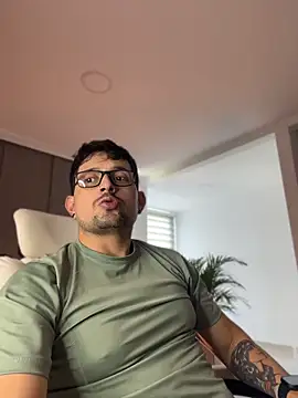 TroyeSavage Adlı Modelin Canlı XXX Sohbeti