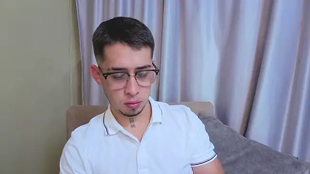 Chatroom XXX en direct de Tommas_Jhonson