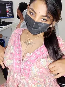 XXX chat uživo modela Trending_Couple