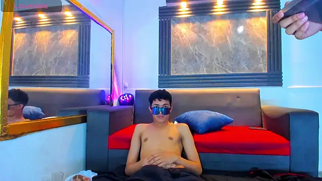 Yeff_26 Show in webcam