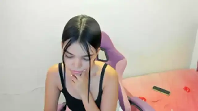 shy_luna18's Live XXX Chat