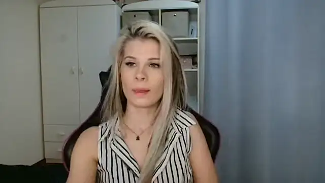 Chatroom XXX en direct de KristineGlow