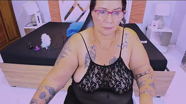 Chat +18 de laura_riley ao vivo