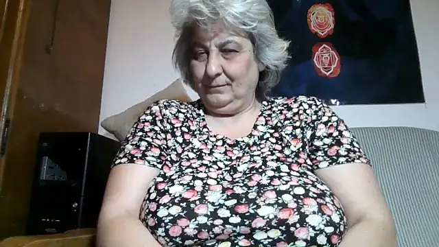 ExquisiteMature élő XXX-chatje