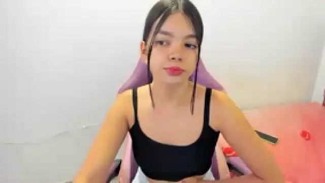 shy_luna18's Live XXX Chat