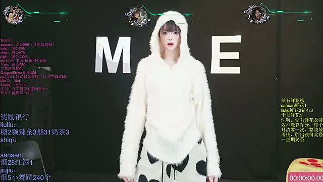 Webkamerová show MHe-002