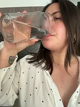 sukhakunis1's Live XXX Chat