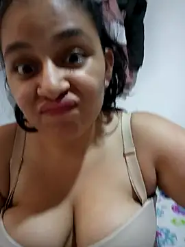 TinyBunnyAli Adlı Modelin Canlı XXX Sohbeti