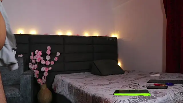 kathieandpovcock1's Live XXX Chat