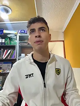 Živý XXX chat AdrianRinaldi