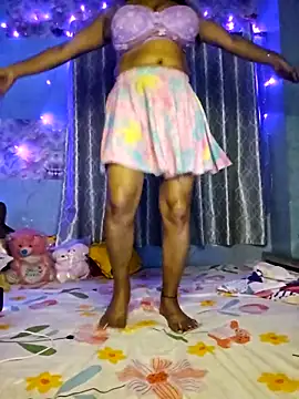 Pokazy przed kamerką – Desi_Maya69