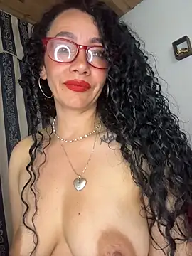 Chat +18 de JULYSEX1 ao vivo