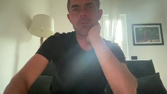 Riccardo86xx Adlı Modelin Canlı XXX Sohbeti