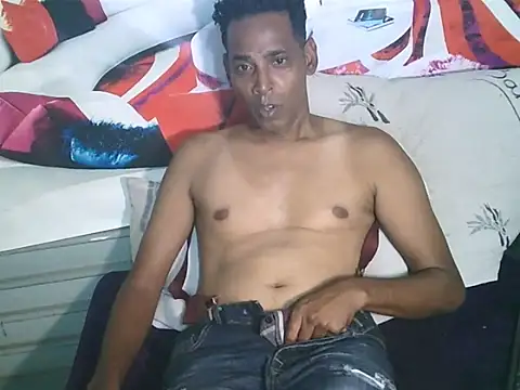 IndianHunk01: απευθείας συνομιλία ΧΧΧ