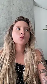 Živý XXX chat MiaPetit_