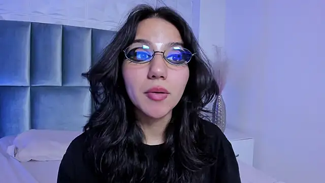 HollyPeach Live XXX-Chat