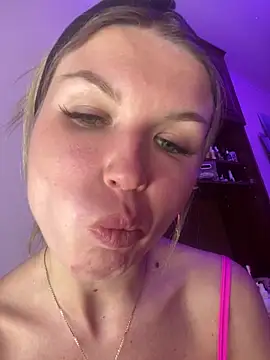 AngelMiaM Adlı Modelin Canlı XXX Sohbeti