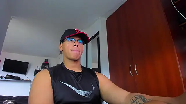 دردشة _John_Boy_ الجنسية المباشرة