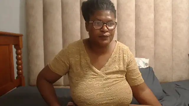 Chat +18 de CandyYumsAerolaX ao vivo