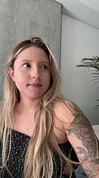 Chatroom XXX en direct de MiaPetit_