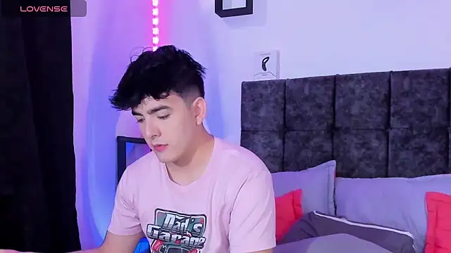 nolan_twink1 Adlı Modelin Canlı XXX Sohbeti