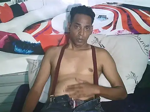 IndianHunk01: διαδικτυακό σόου στην κάμερα