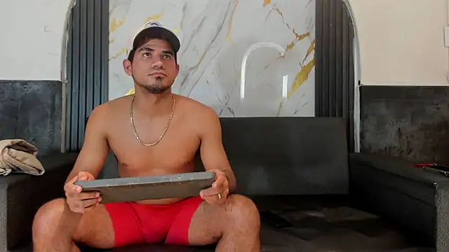 Latins_on_fire Show Webcam