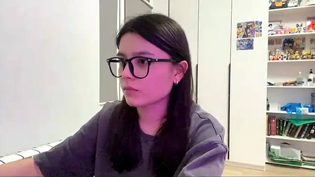 SaintMari Adlı Modelin Canlı XXX Sohbeti