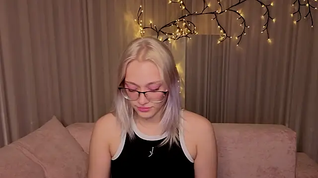 KaraLiin Live XXX-Chat