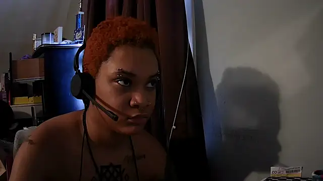 Chat +18 de nickytheehawtie ao vivo