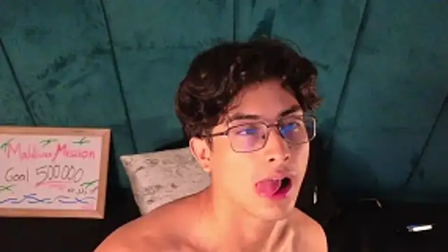 Aaron_Eze Adlı Modelin Canlı XXX Sohbeti