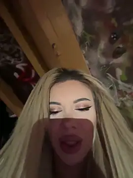 AlyssaFoxx_ élő XXX-chatje