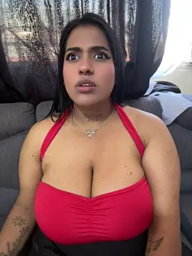 Nahomy_firee Show in webcam