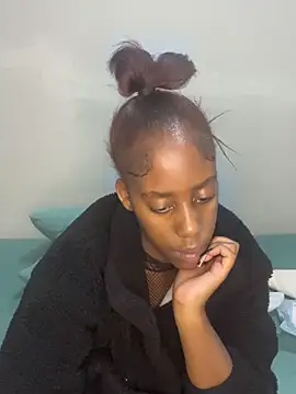 petite_bee Adlı Modelin Canlı XXX Sohbeti