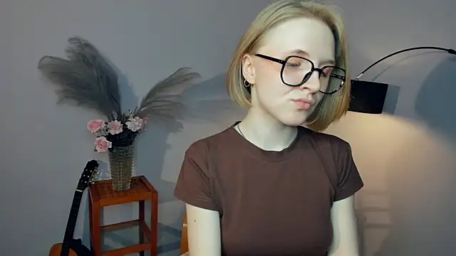 CaylaFahrni 现场XXX聊天